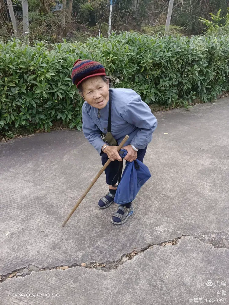 矿里的驼背老人